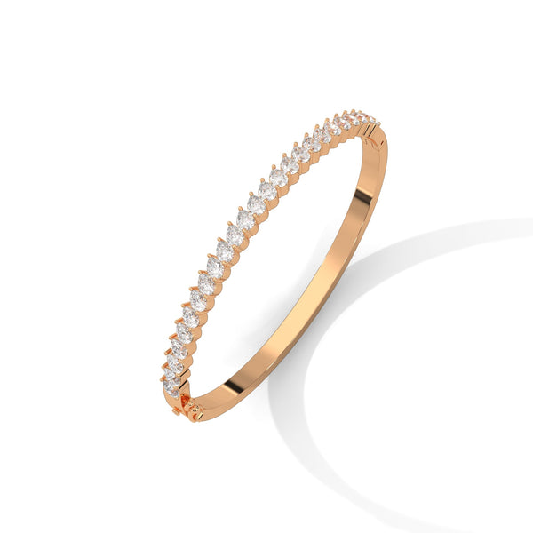 This elegant tennis bracelet features 35 oval-shaped diamonds, totaling 7.00 carats. With a 7-inch length, it offers a refined and timeless look, perfect for any occasion.