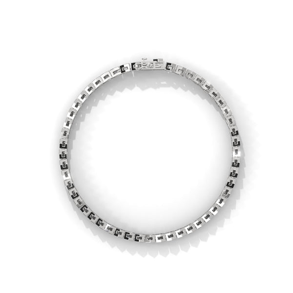 A luxurious fashion bracelet featuring 56 marquise-shaped diamonds, totaling 17.80 carats. With a 7-inch length, it combines striking brilliance with an elegant design, perfect for making a statement.