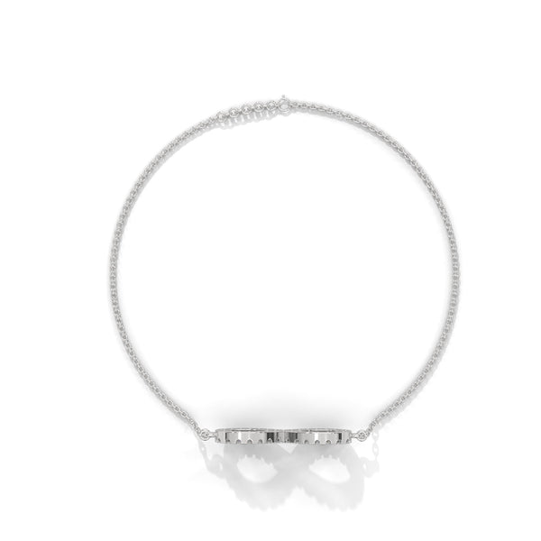 A 7-inch fashion bracelet featuring 28 marquise-shaped diamonds totaling 15.40 carats—designed to captivate with elegance and dramatic brilliance.