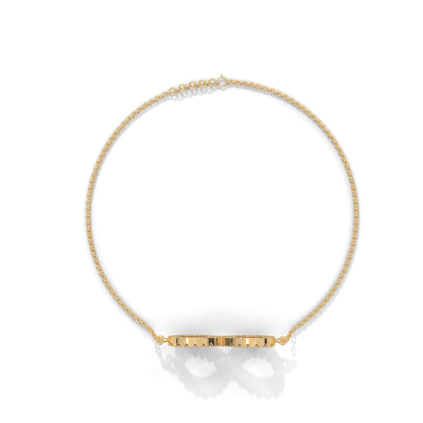 A 7-inch fashion bracelet featuring 28 marquise-shaped diamonds totaling 15.40 carats—designed to captivate with elegance and dramatic brilliance.