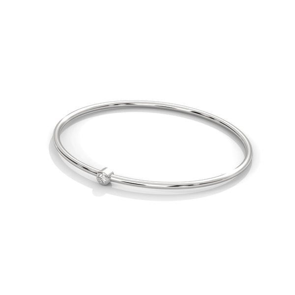 A sophisticated 7-inch fashion bracelet featuring 34 emerald-shaped diamonds totaling 7.21 carats—an elegant display of refined luxury.