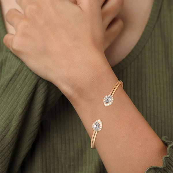 Gracefully curved and brilliantly adorned, the Luna Embrace bangle bracelet features 3.45 carats of oval-shaped diamonds in a 7-inch design—timeless elegance with a bold twist.