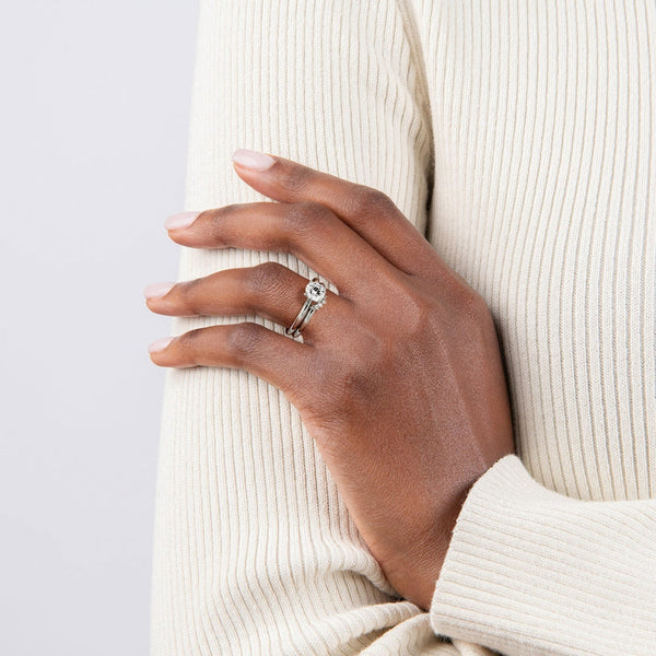 A 7.50-inch fashion bracelet adorned with 22 round-shaped diamonds totaling 4.00 carats—graceful, radiant, and endlessly versatile.