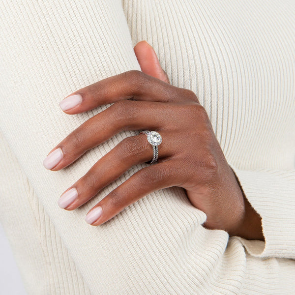 A 7-inch fashion bracelet featuring 28 marquise-shaped diamonds totaling 15.40 carats—designed to captivate with elegance and dramatic brilliance.
