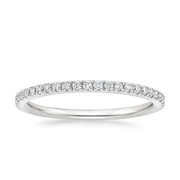 A 7-inch fashion bracelet featuring 28 marquise-shaped diamonds totaling 15.40 carats—designed to captivate with elegance and dramatic brilliance.