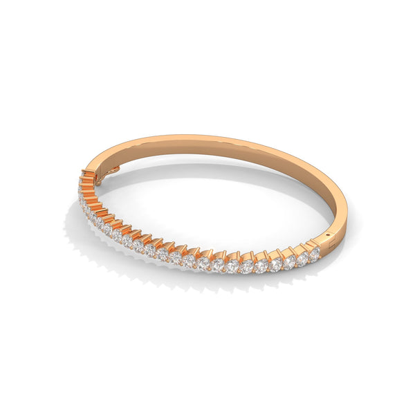 This elegant tennis bracelet features 35 oval-shaped diamonds, totaling 7.00 carats. With a 7-inch length, it offers a refined and timeless look, perfect for any occasion.