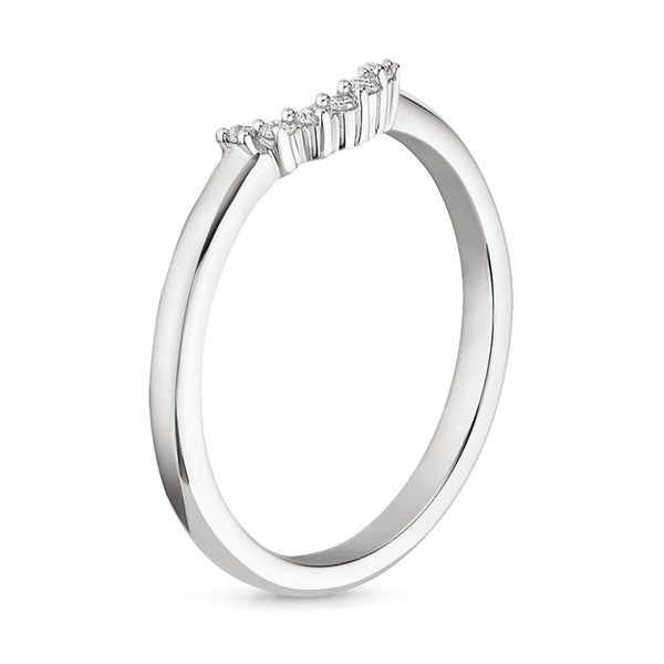 A 7.50-inch fashion bracelet adorned with 22 round-shaped diamonds totaling 4.00 carats—graceful, radiant, and endlessly versatile.