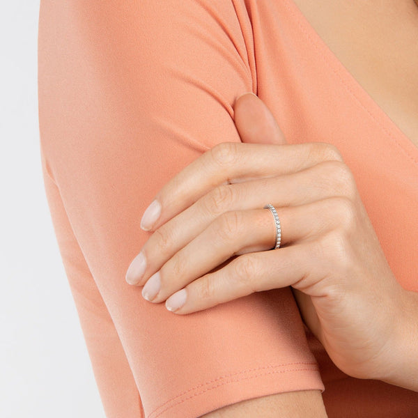 “Elegant diamond pavé wedding band delivering brilliant sparkle, timeless design and superior craftsmanship for women seeking luxury, durability and everyday sophistication.”